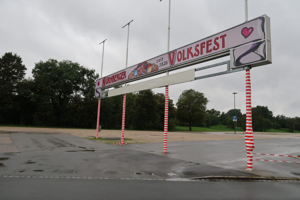 Reichsparteitagsgelände Nürnberg - Schild Nürnberger Volksfest