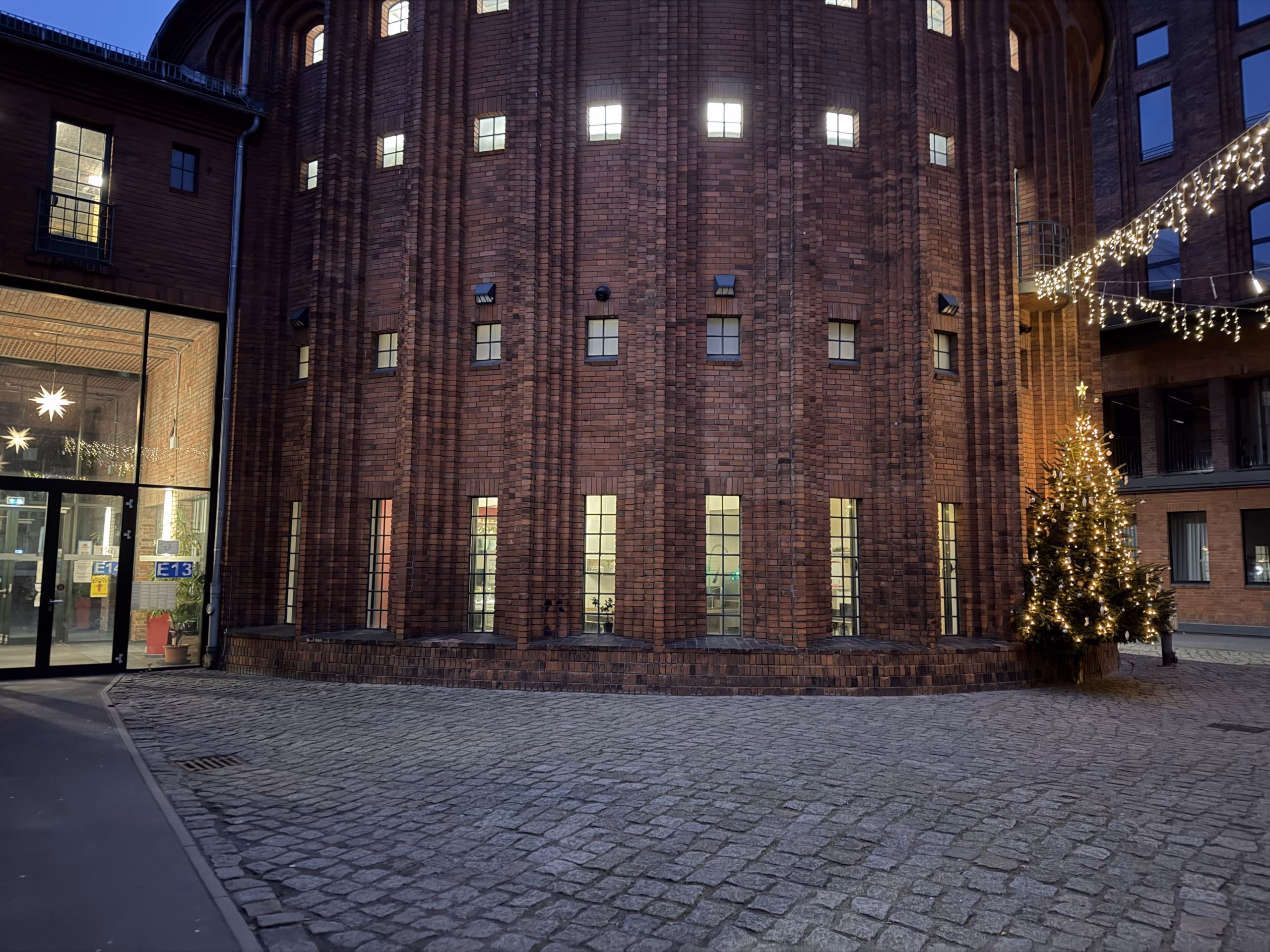 Weihnachtsbeleuchtung am IDG